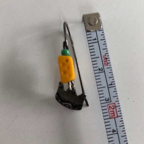 Quirky silver crown & bead earrings - Picture 4 of 4